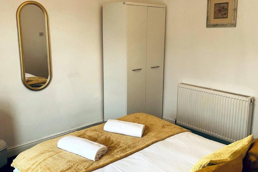 Comfortable Town House In Coventry City Centre Villa Exterior foto
