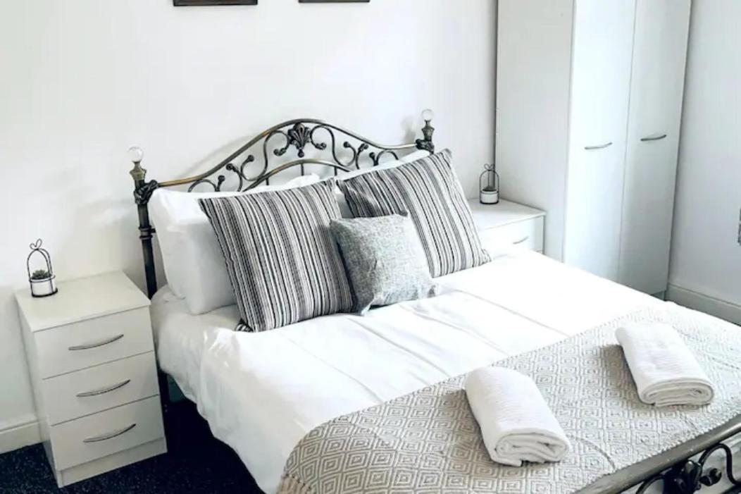 Comfortable Town House In Coventry City Centre Villa Exterior foto